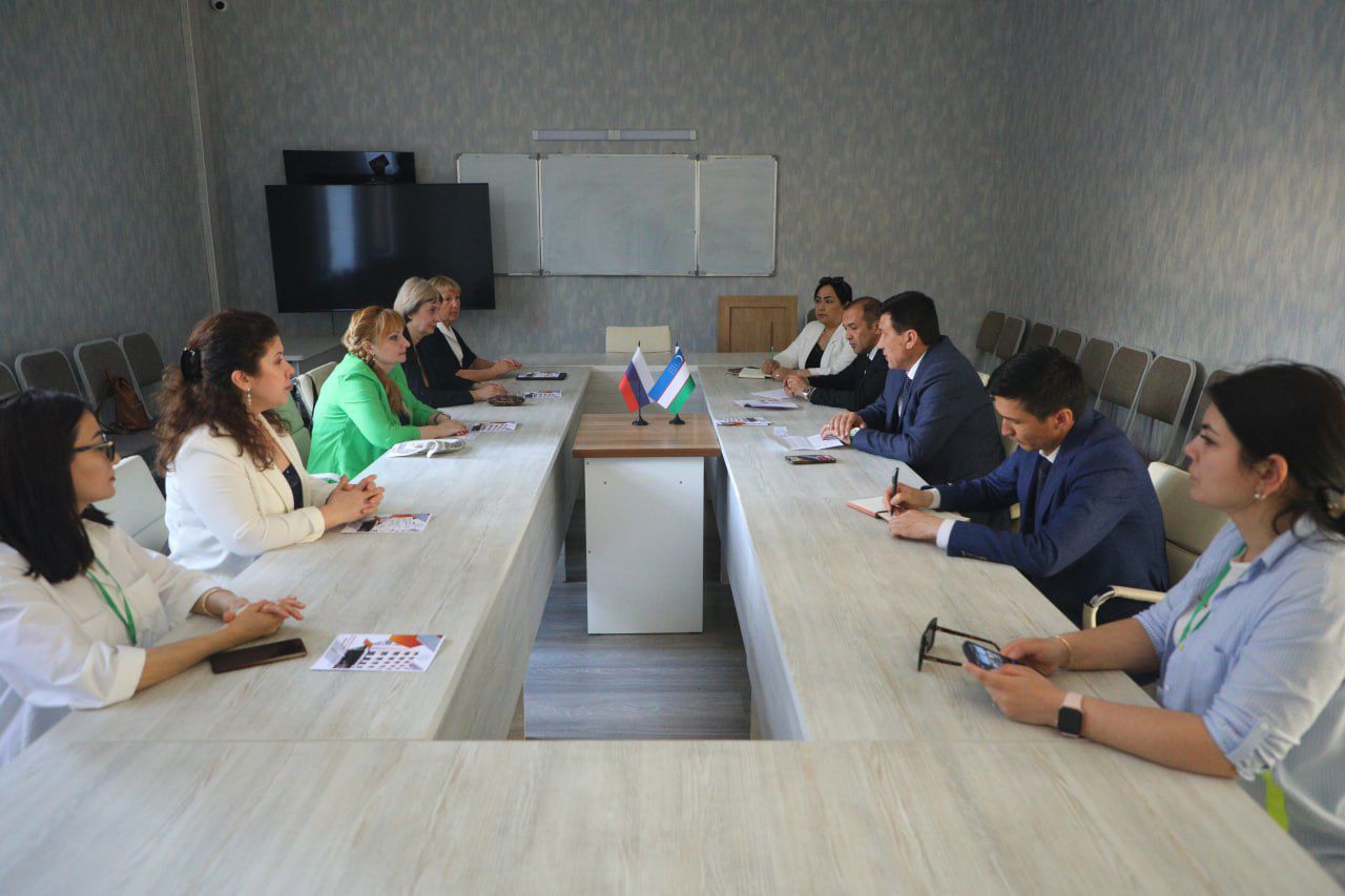 Делегация ИИЯ посетила Самаркандский государственный институт иностранных языков